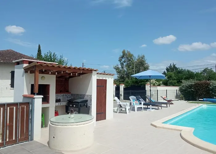 Hébergement de vacances Maison à La Campagne Avec Piscine Nègrepelisse