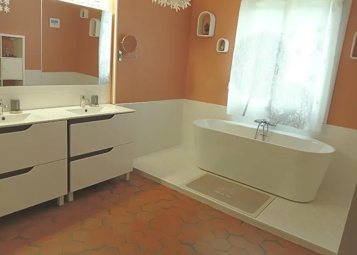 Hébergement de vacances Maison à La Campagne Avec Piscine Nègrepelisse